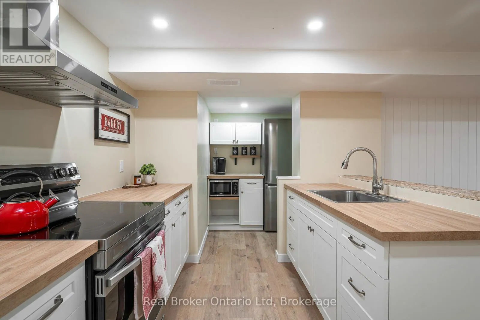 394 QUEEN STREET N