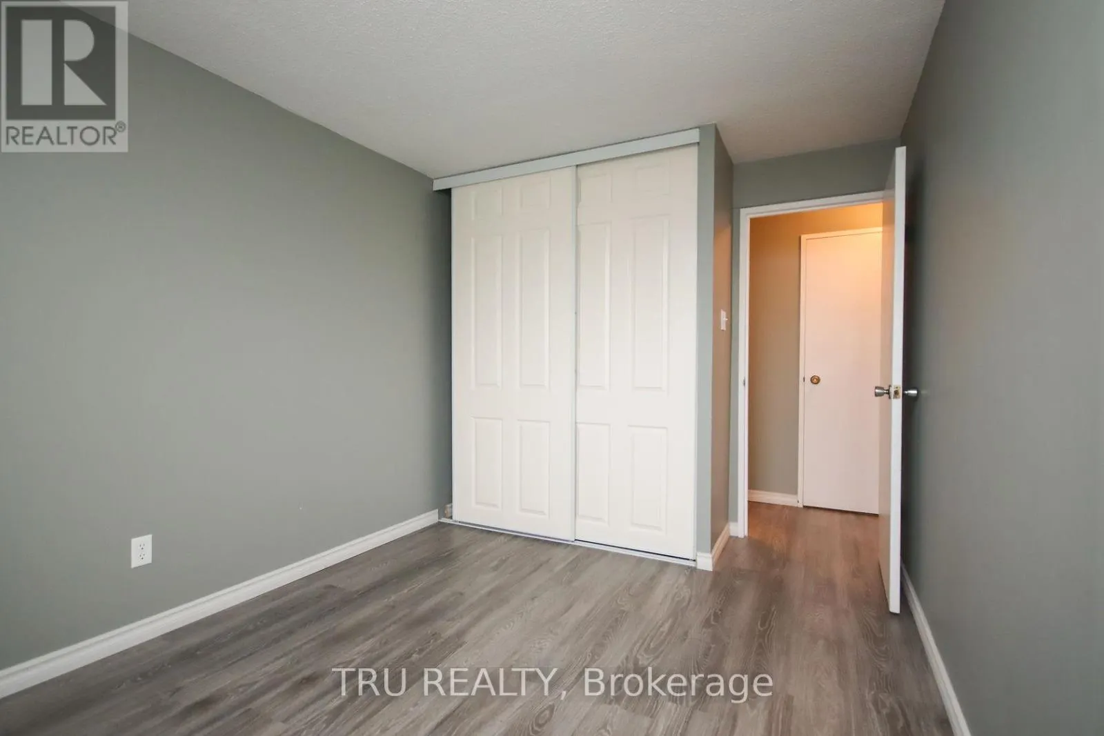 1604 - 1081 AMBLESIDE DRIVE