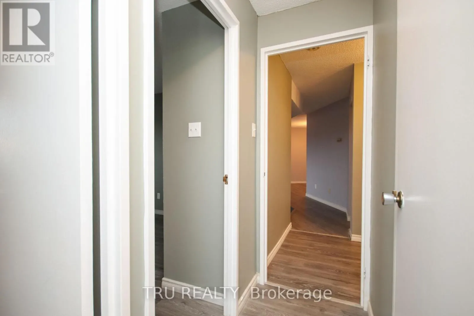 1604 - 1081 AMBLESIDE DRIVE