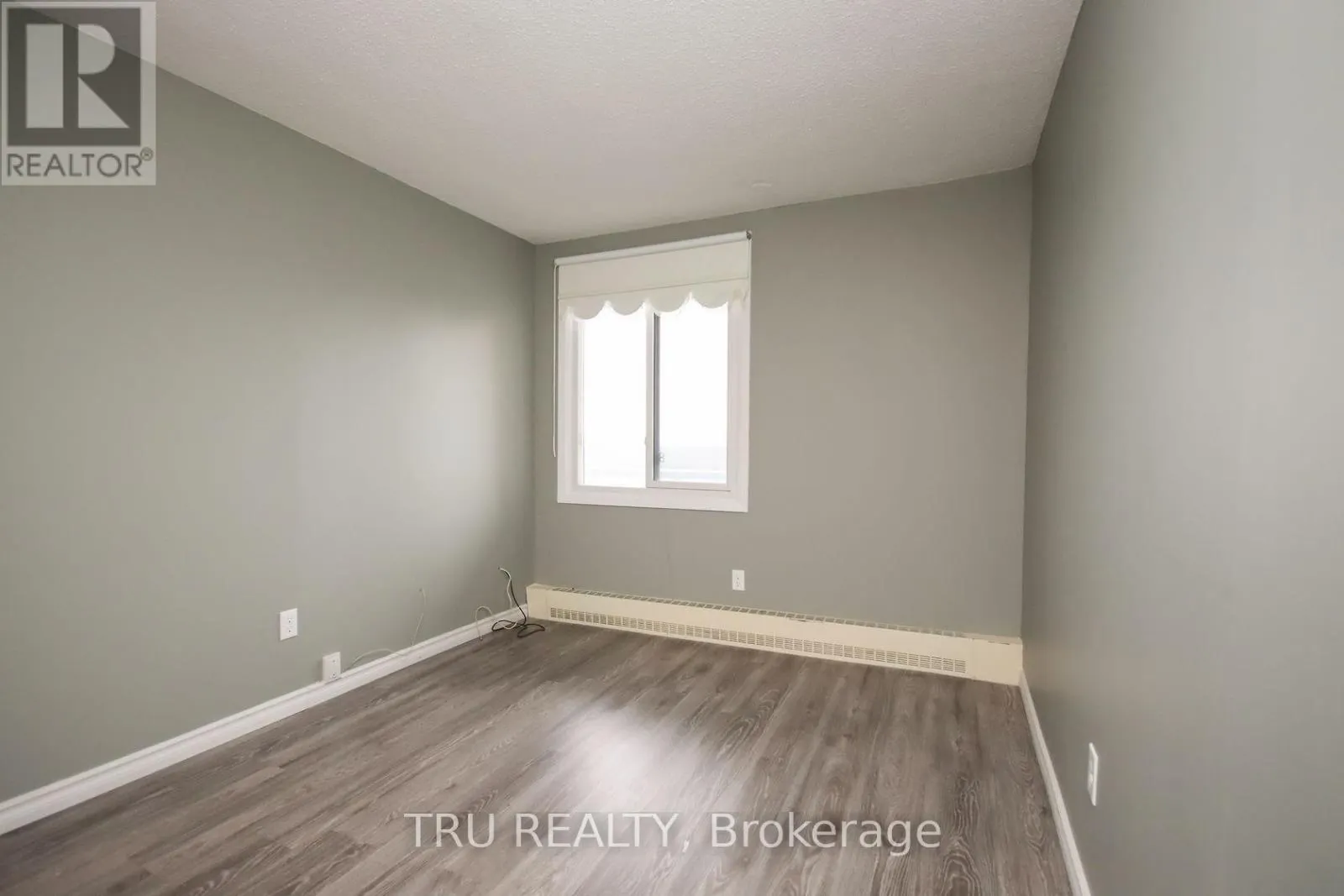 1604 - 1081 AMBLESIDE DRIVE