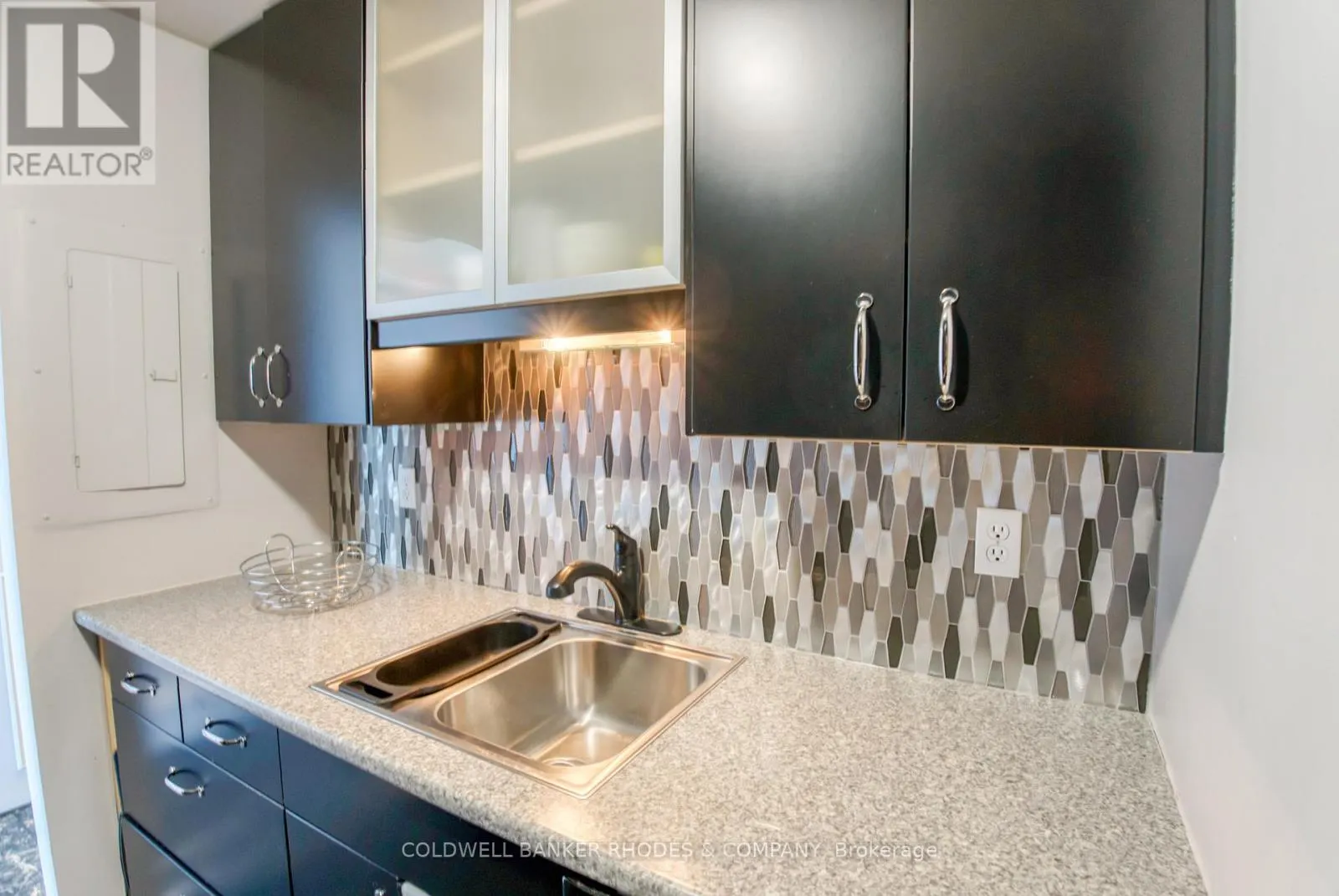 1105 - 556 LAURIER AVENUE W