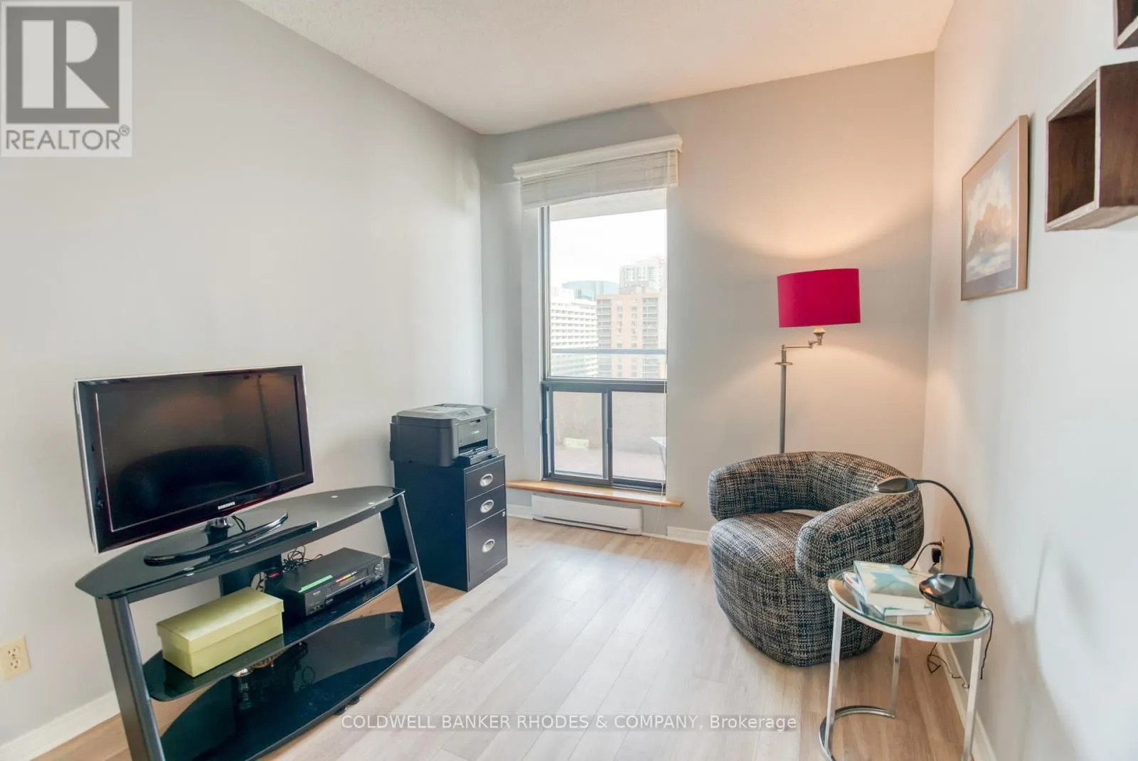 1105 - 556 LAURIER AVENUE W