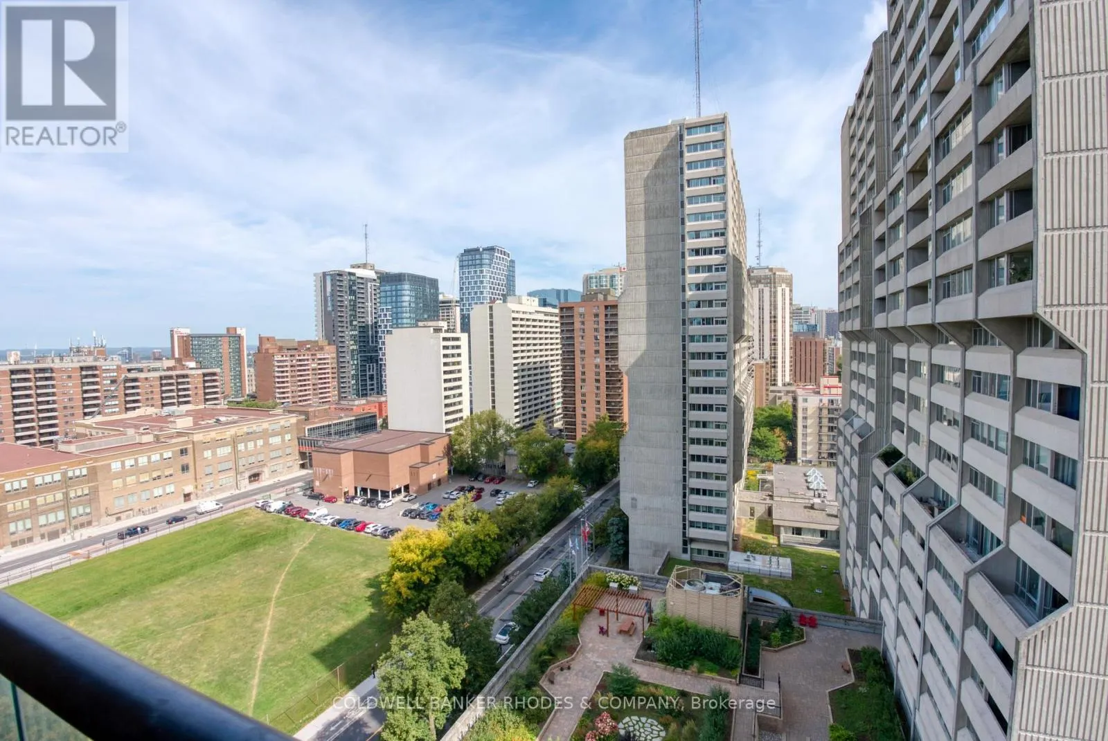 1105 - 556 LAURIER AVENUE W