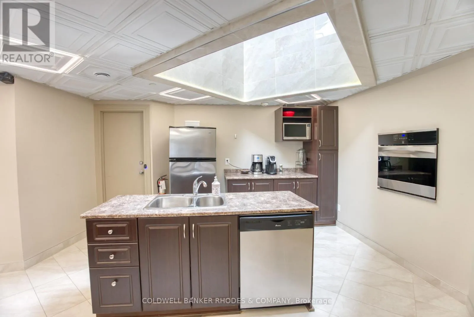 1105 - 556 LAURIER AVENUE W
