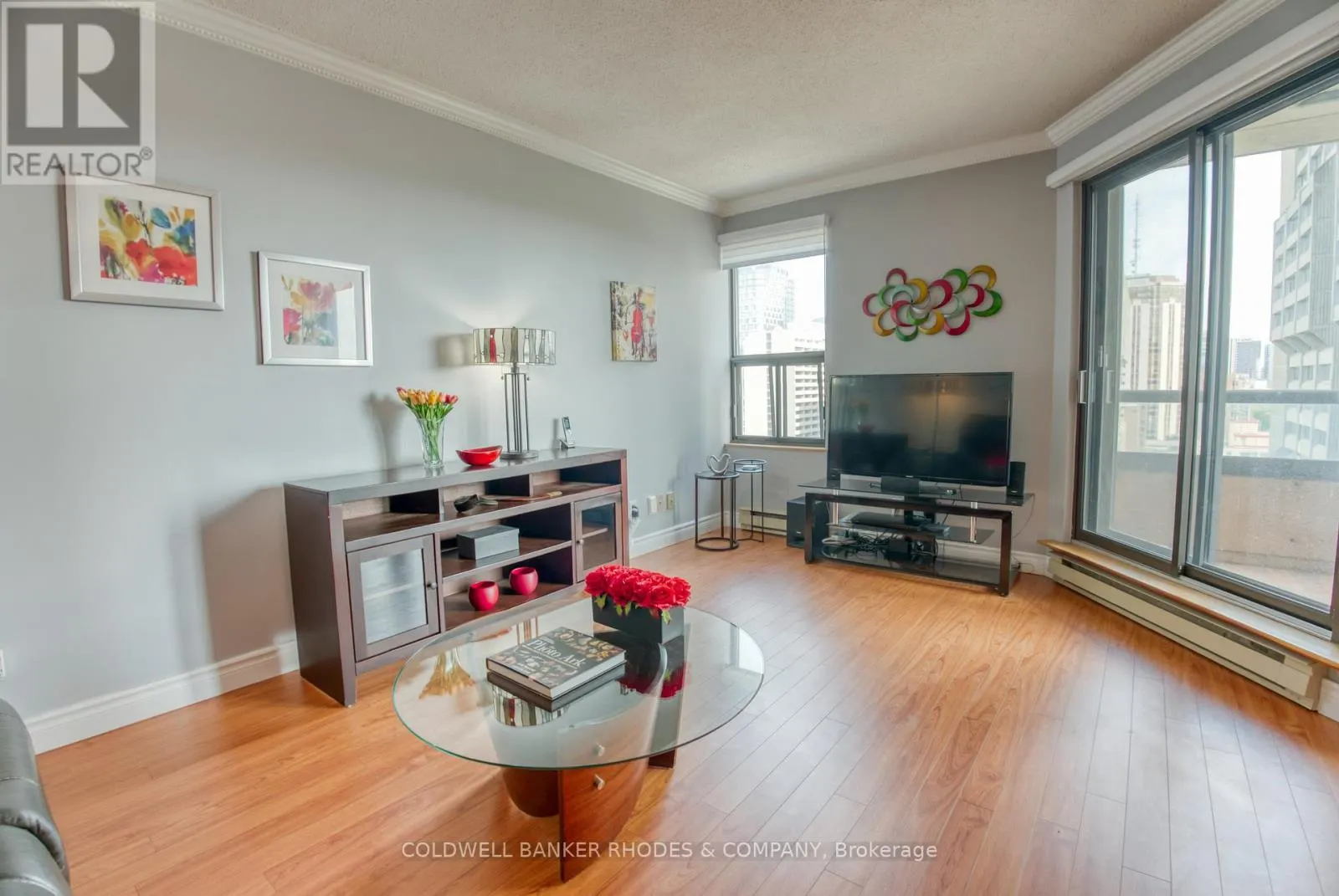 1105 - 556 LAURIER AVENUE W