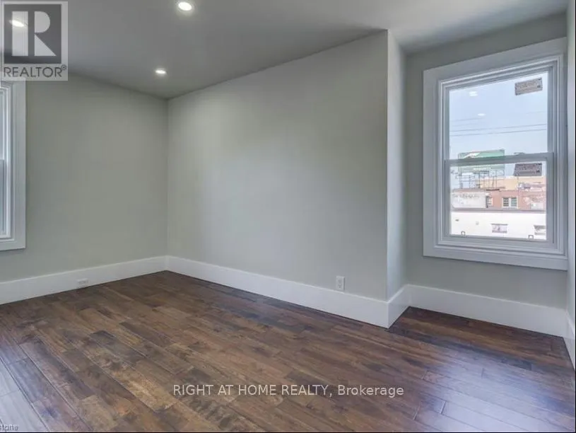 1459 MAIN STREET E