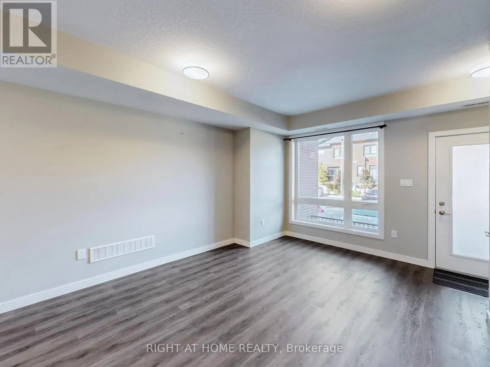 07 - 83 BEECHWOOD AVENUE