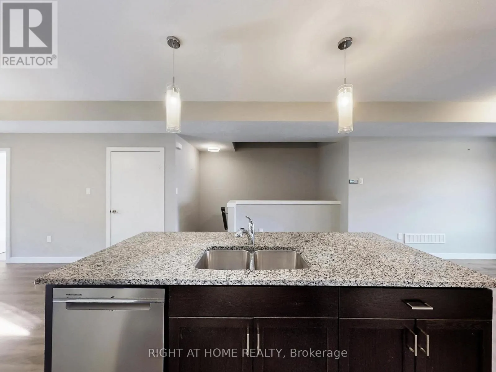 07 - 83 BEECHWOOD AVENUE