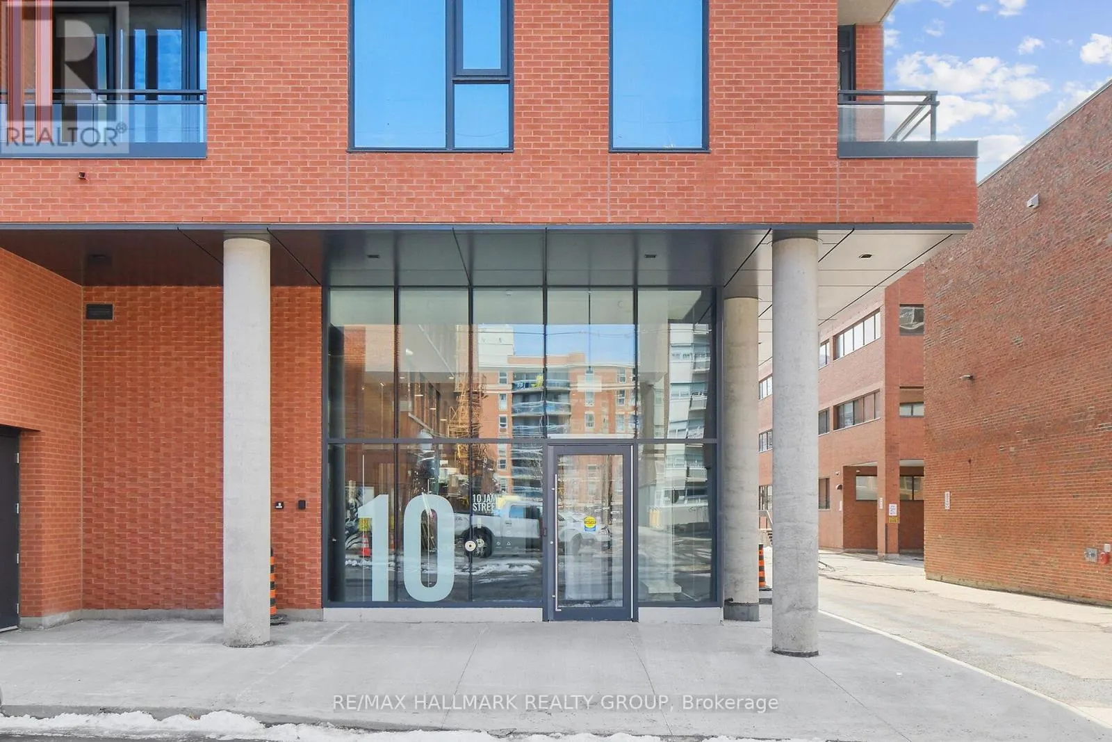 617 - 10 JAMES STREET