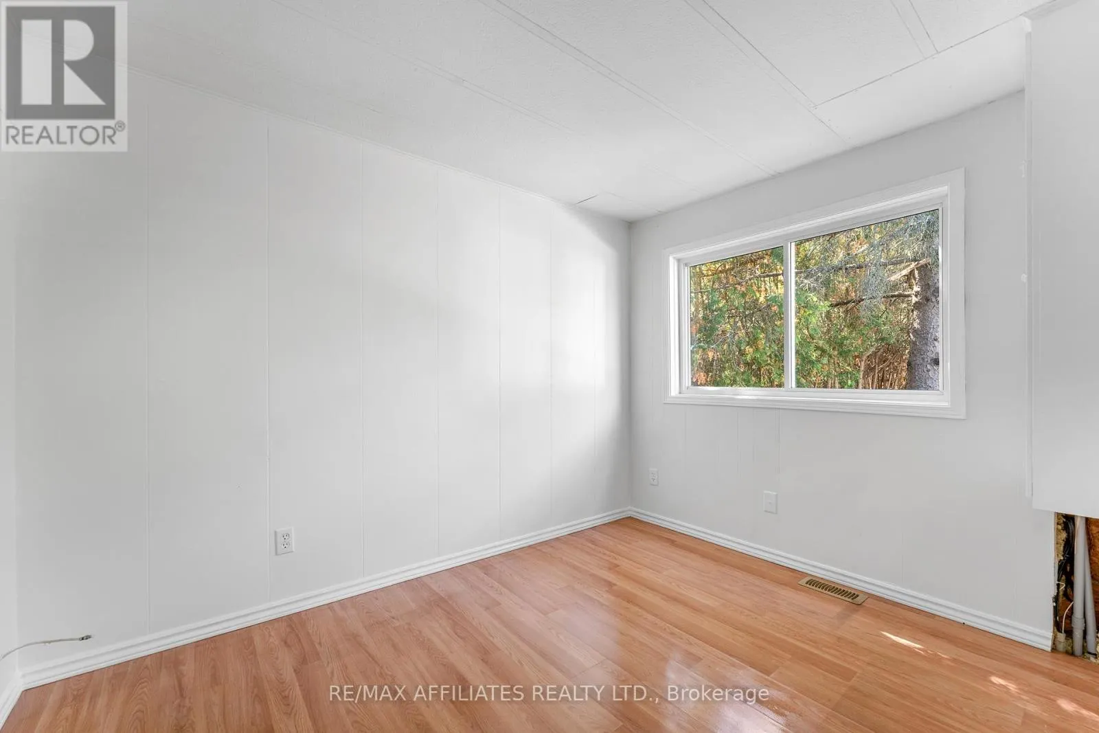 5 FRINGEWOOD DRIVE