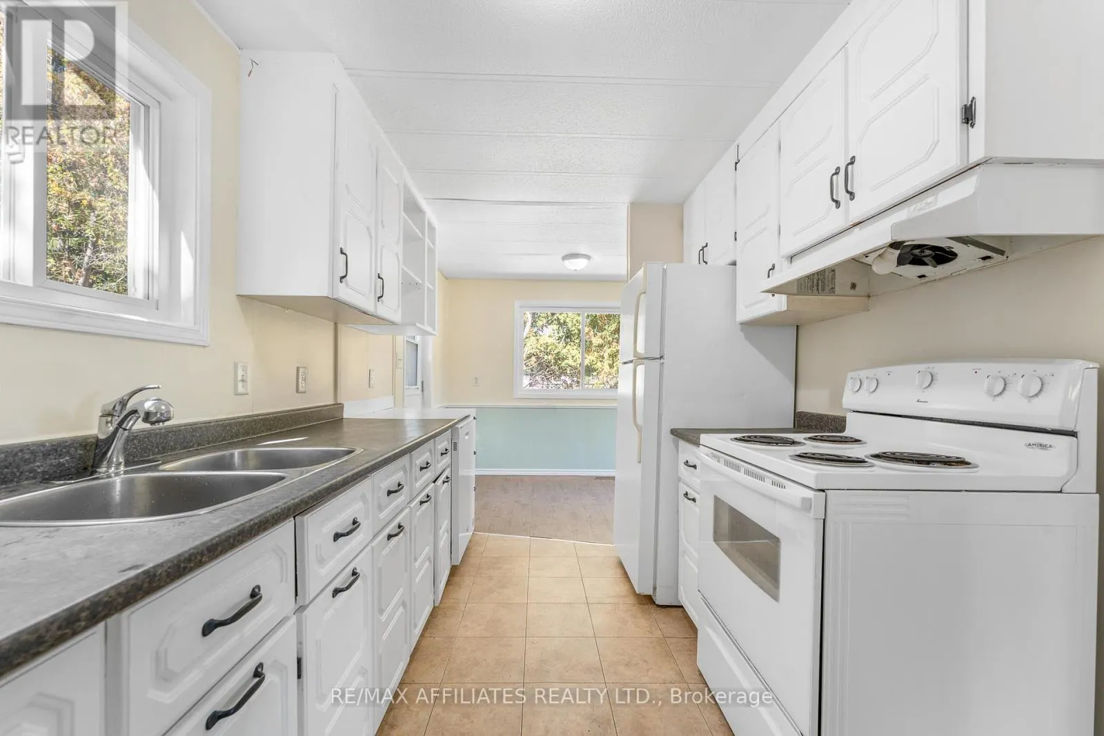 5 FRINGEWOOD DRIVE