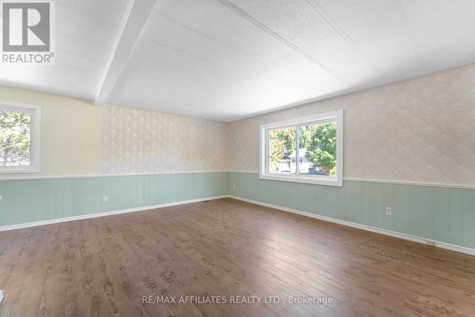 5 FRINGEWOOD DRIVE
