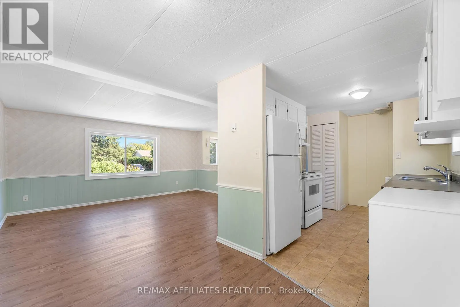 5 FRINGEWOOD DRIVE