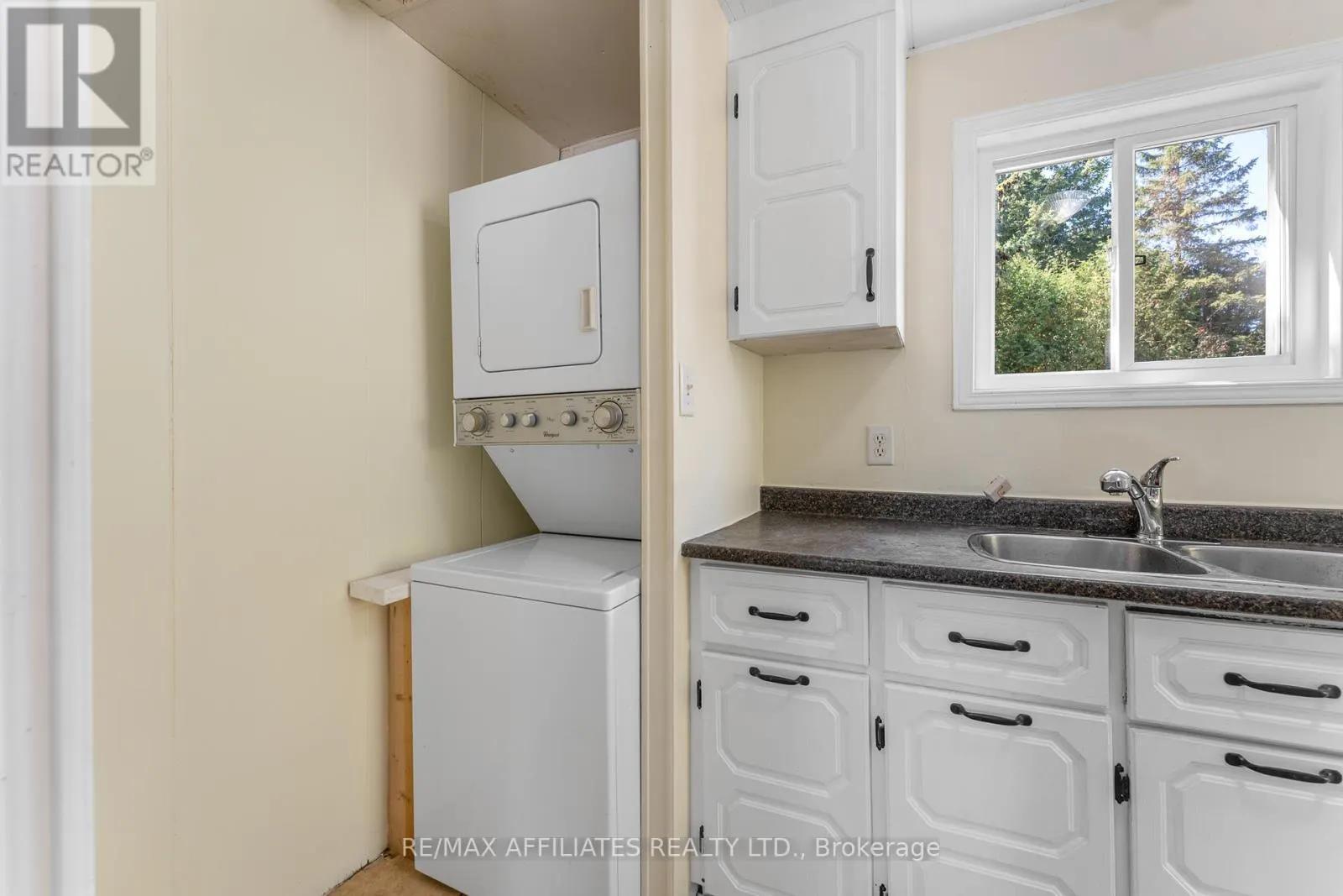 5 FRINGEWOOD DRIVE
