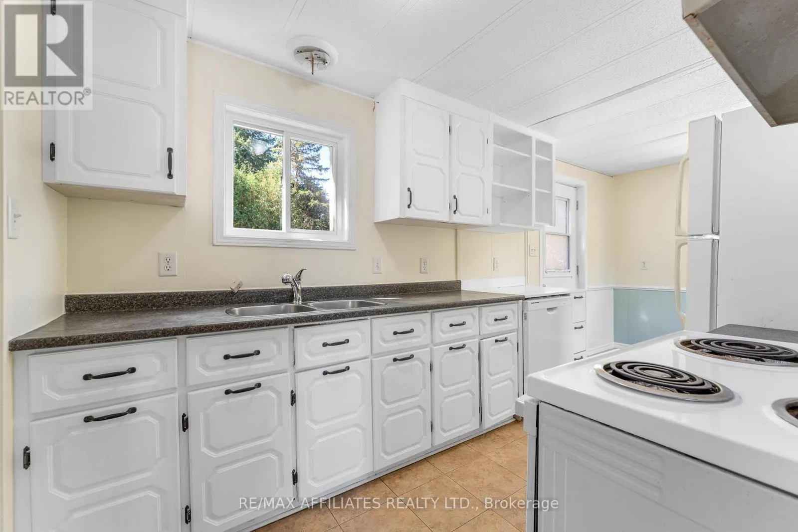 5 FRINGEWOOD DRIVE