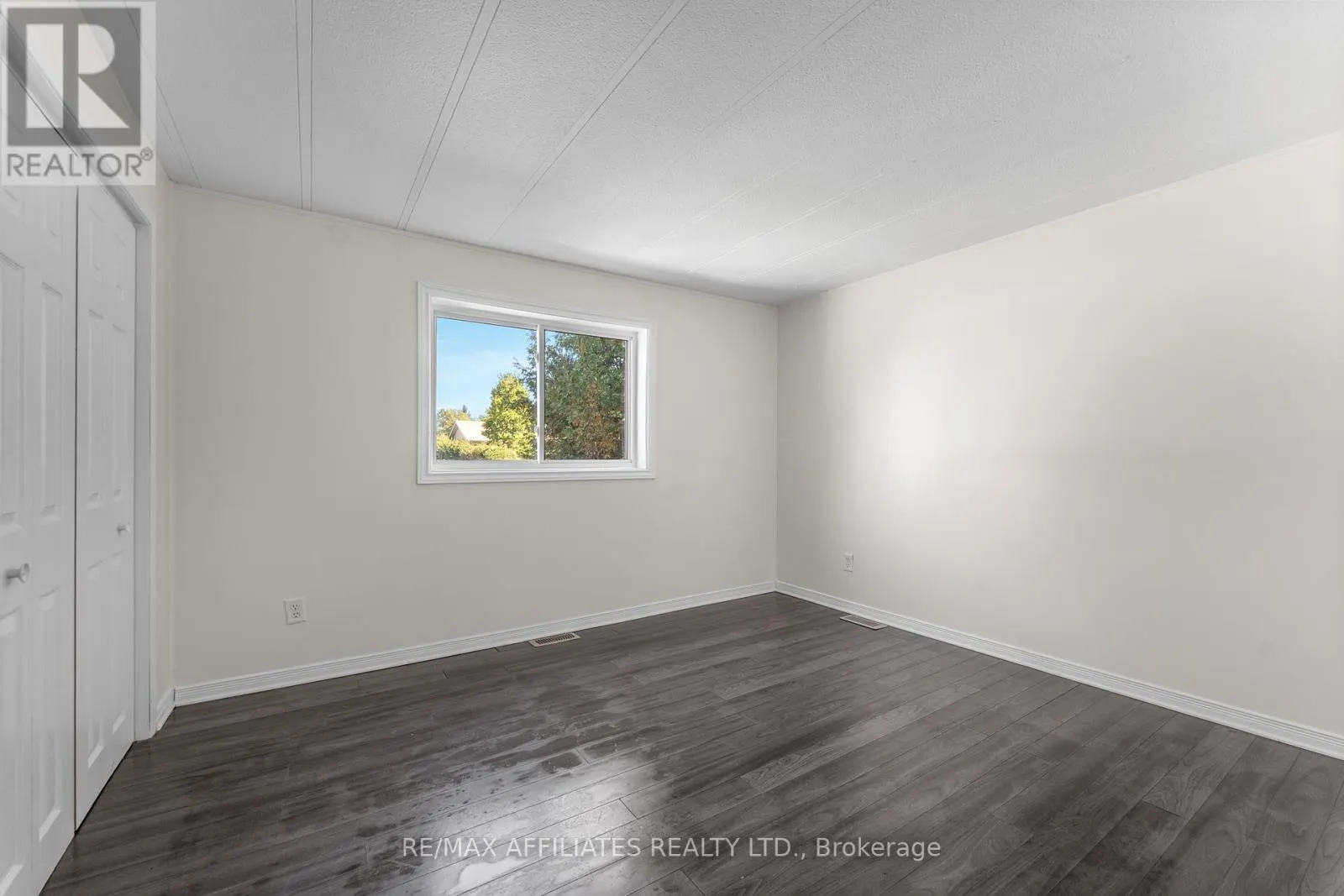 5 FRINGEWOOD DRIVE