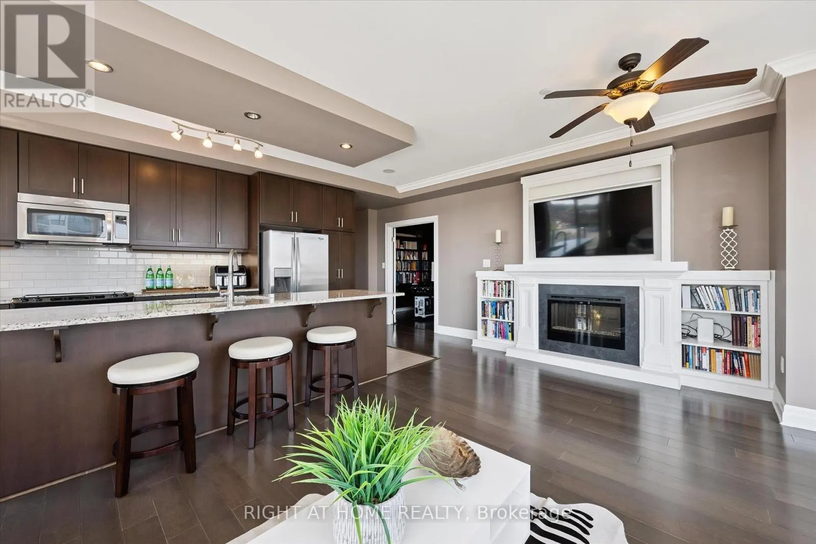 707 - 160 MACDONELL STREET