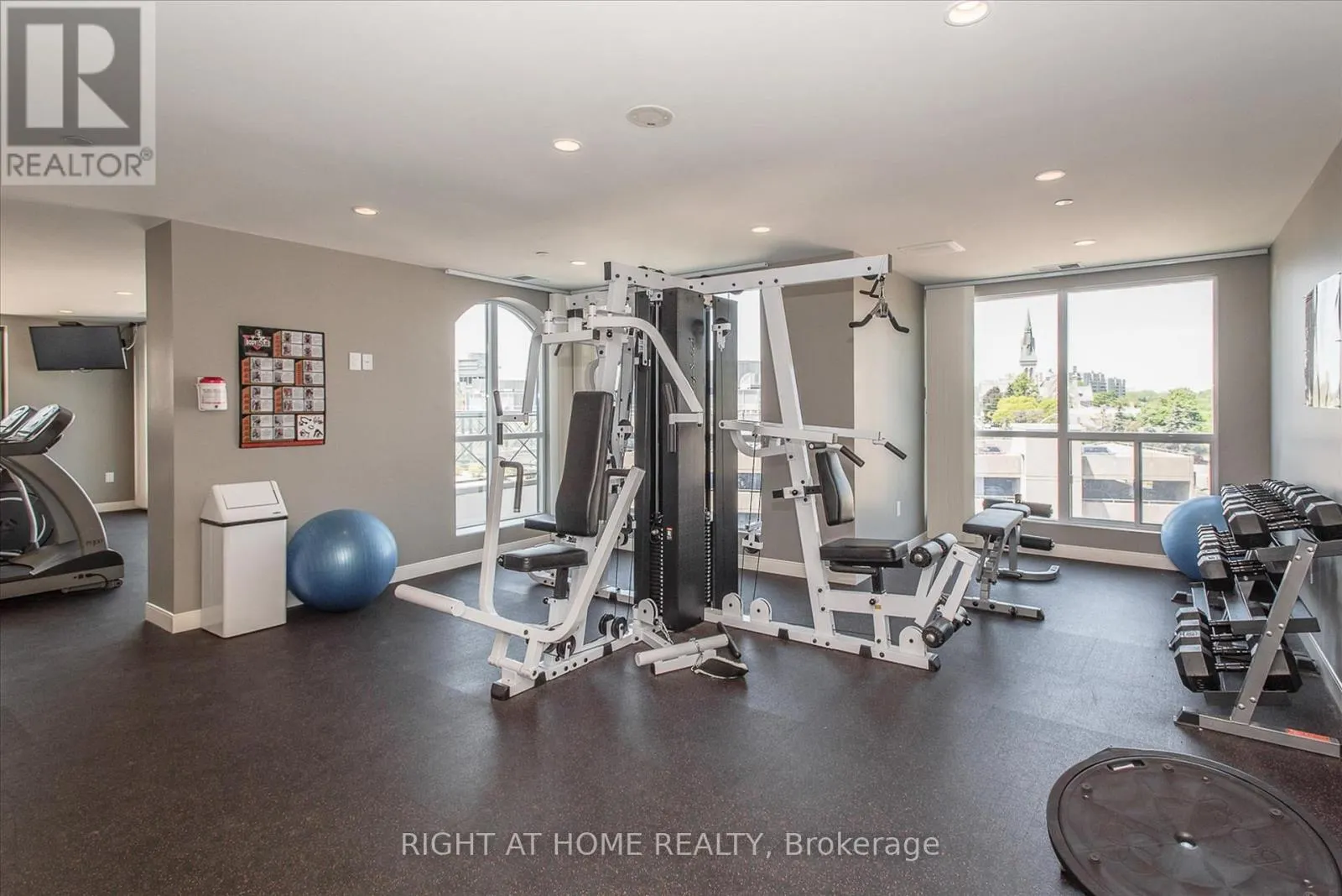 707 - 160 MACDONELL STREET