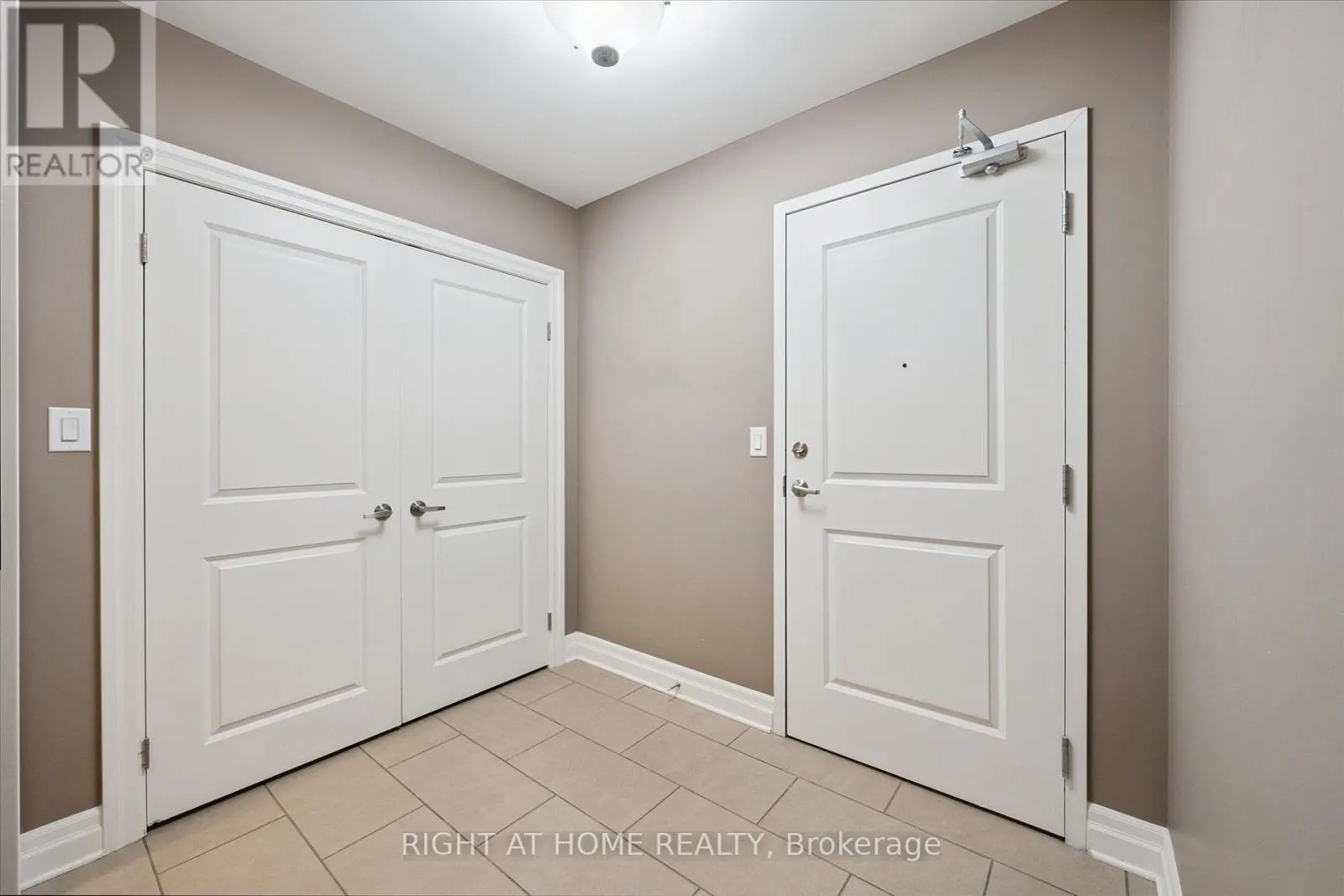 707 - 160 MACDONELL STREET