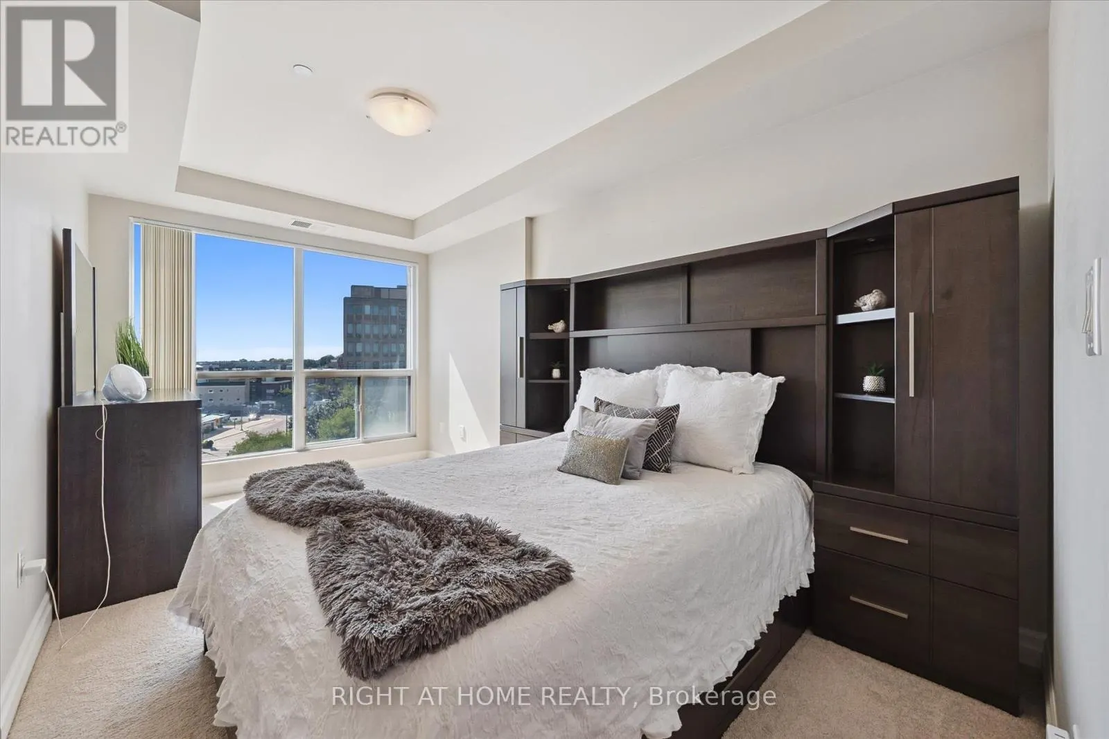 707 - 160 MACDONELL STREET