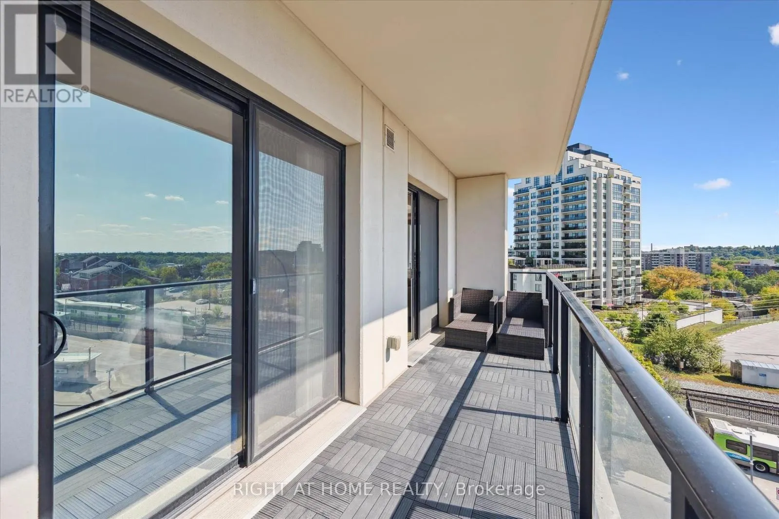 707 - 160 MACDONELL STREET