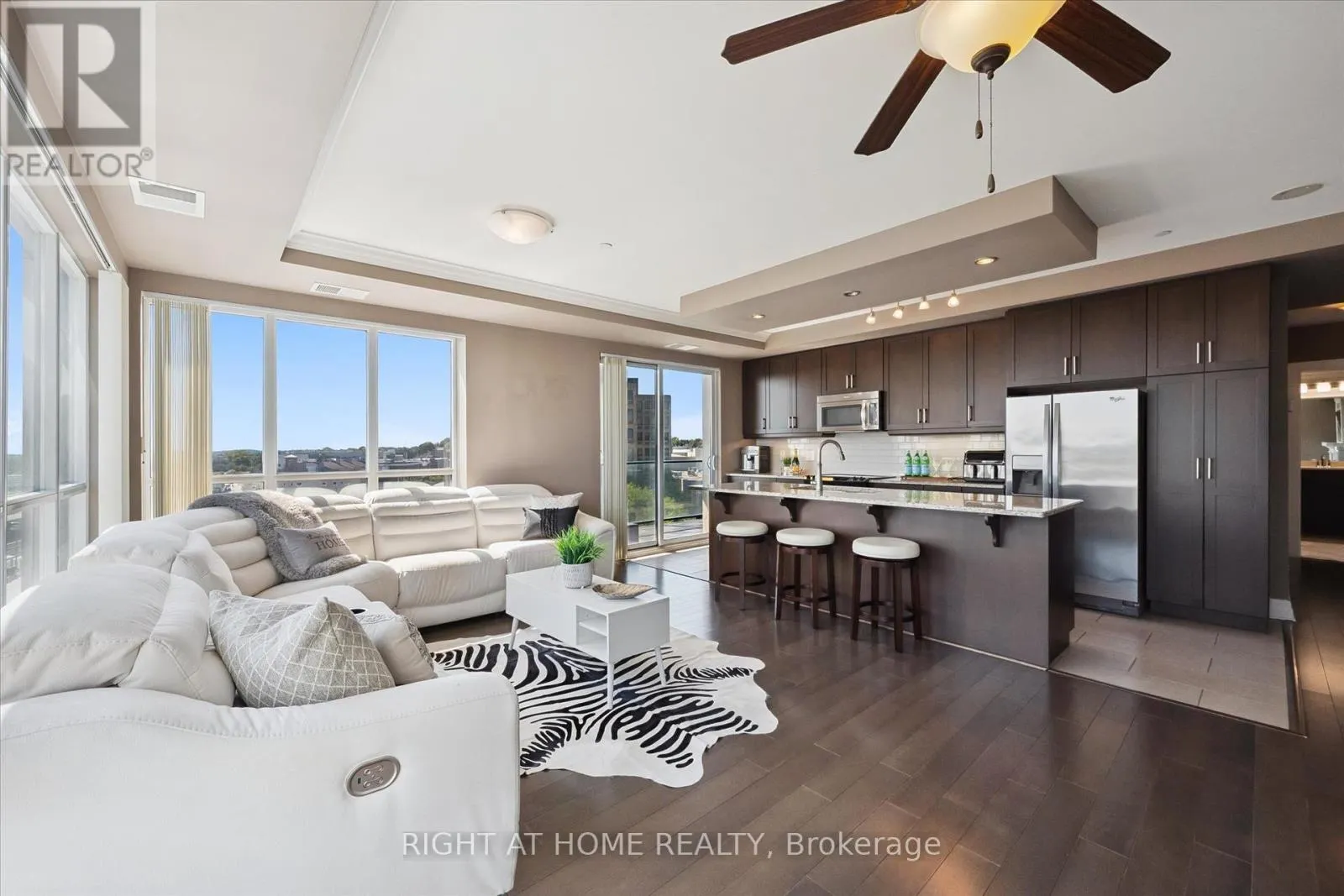 707 - 160 MACDONELL STREET