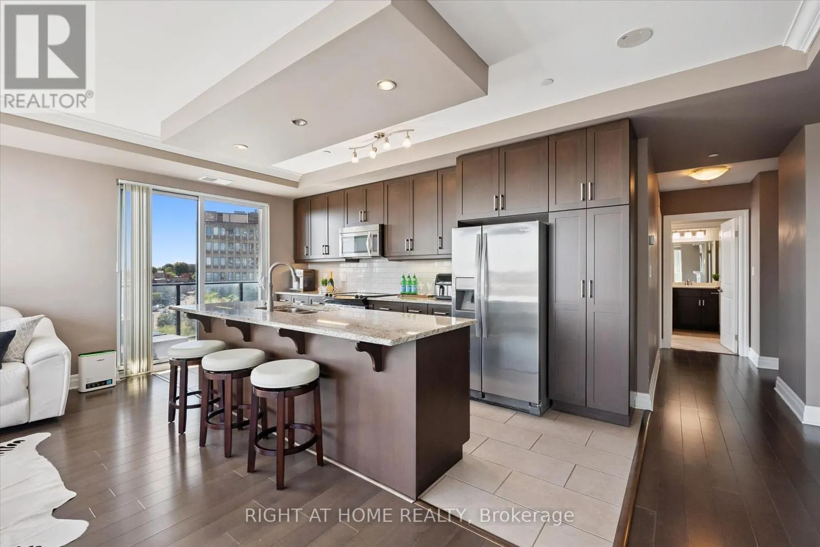 707 - 160 MACDONELL STREET