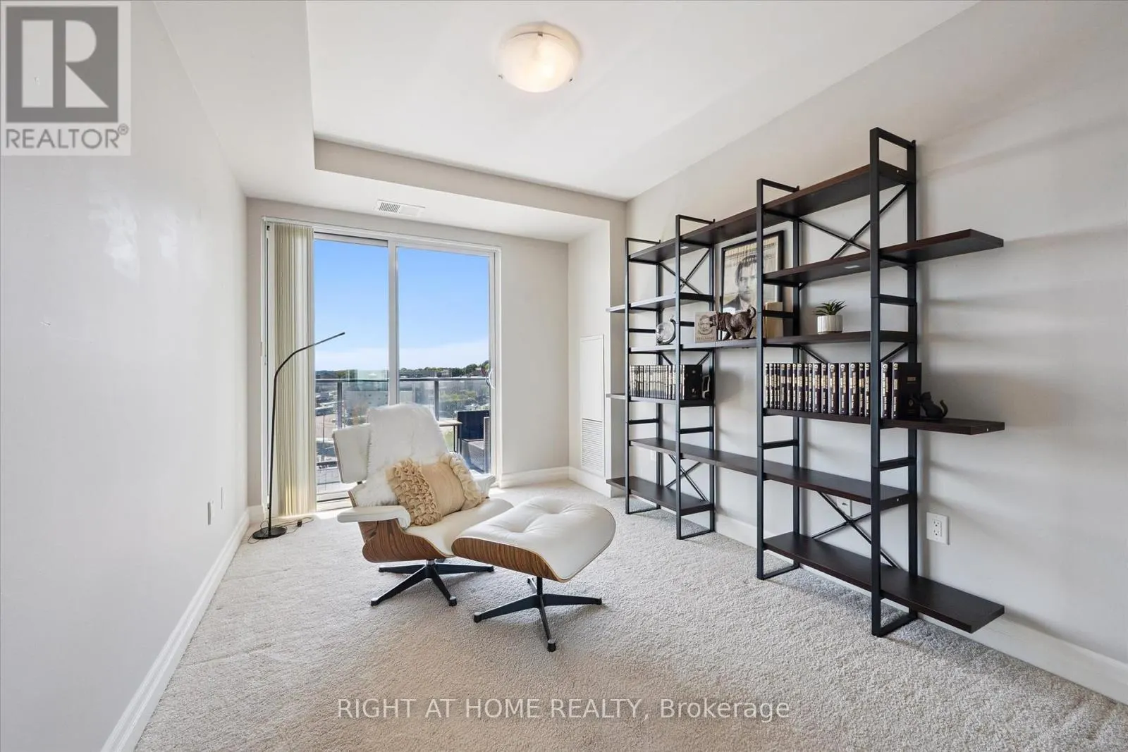 707 - 160 MACDONELL STREET