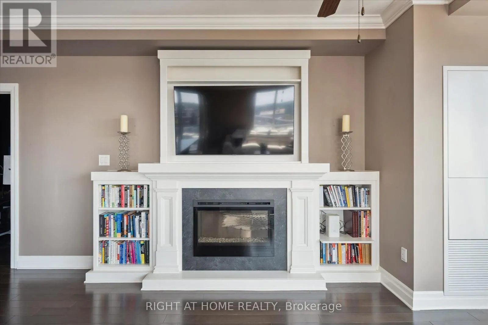 707 - 160 MACDONELL STREET