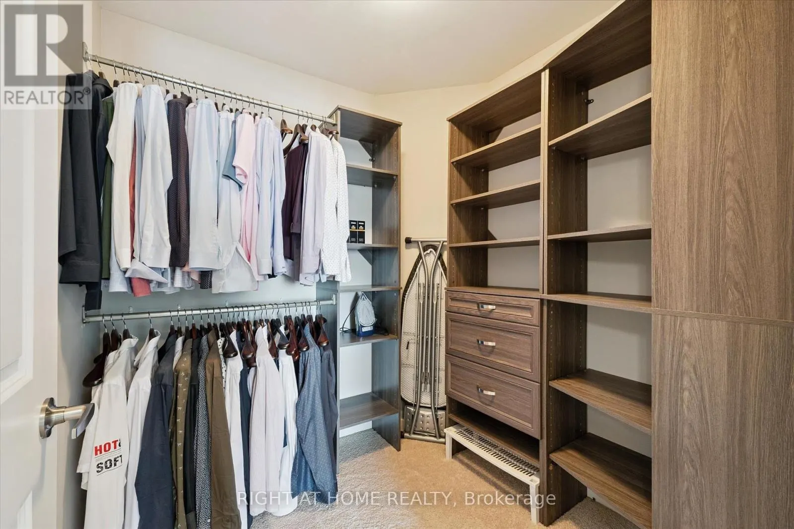 707 - 160 MACDONELL STREET