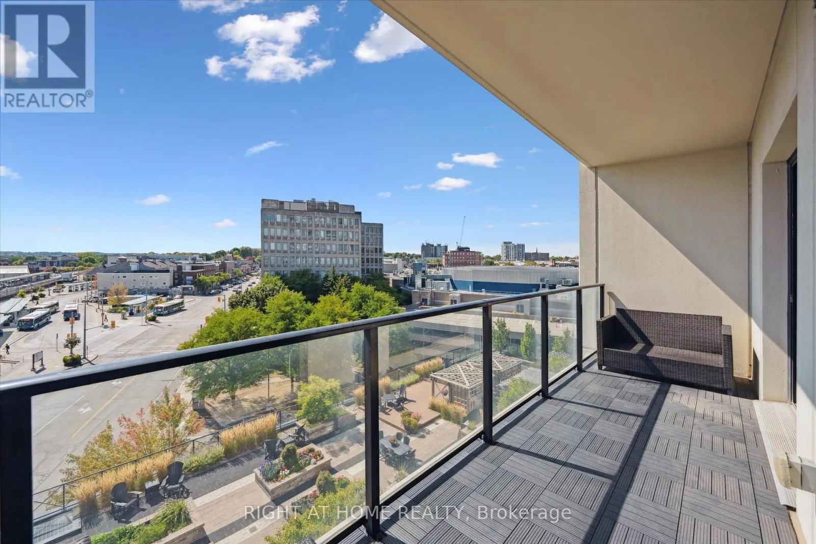 707 - 160 MACDONELL STREET