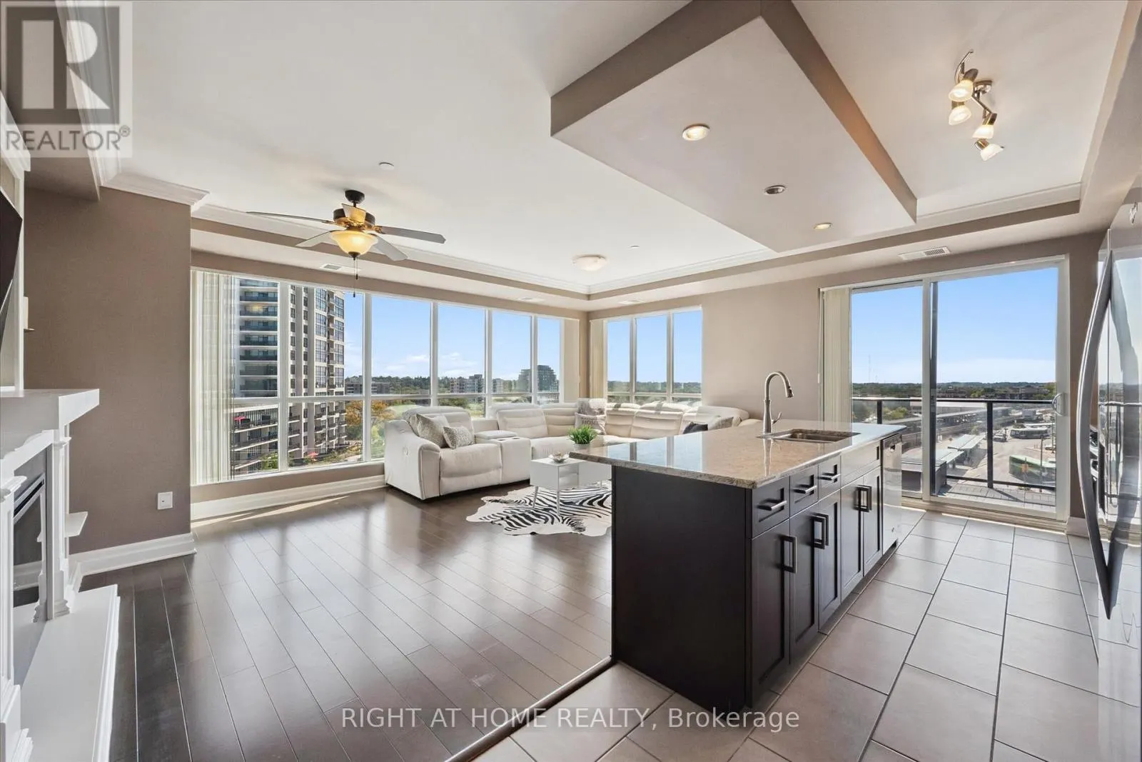 707 - 160 MACDONELL STREET