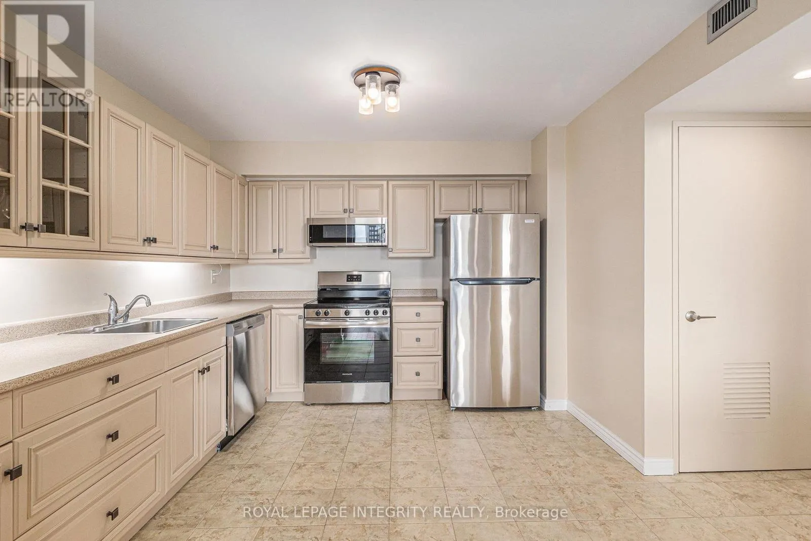 602 - 50 EMMERSON AVENUE