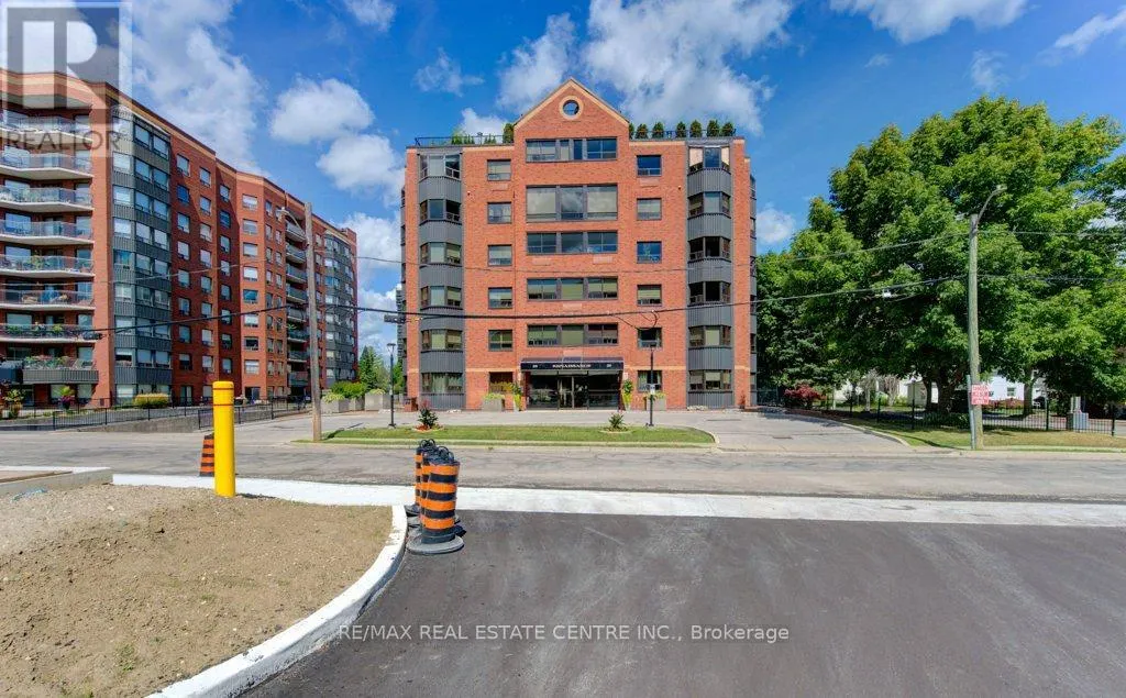 405 - 20 ELLEN STREET E