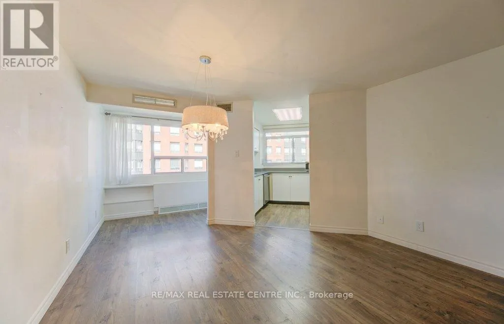 405 - 20 ELLEN STREET E