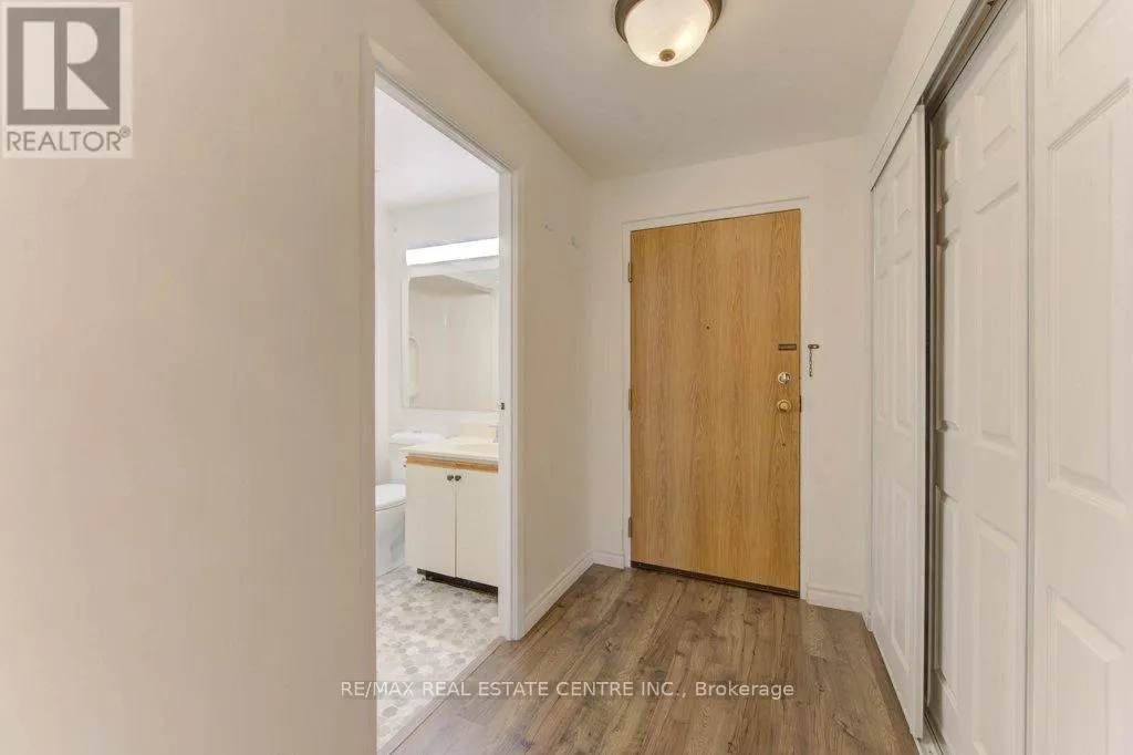 405 - 20 ELLEN STREET E