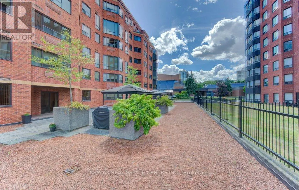 405 - 20 ELLEN STREET E