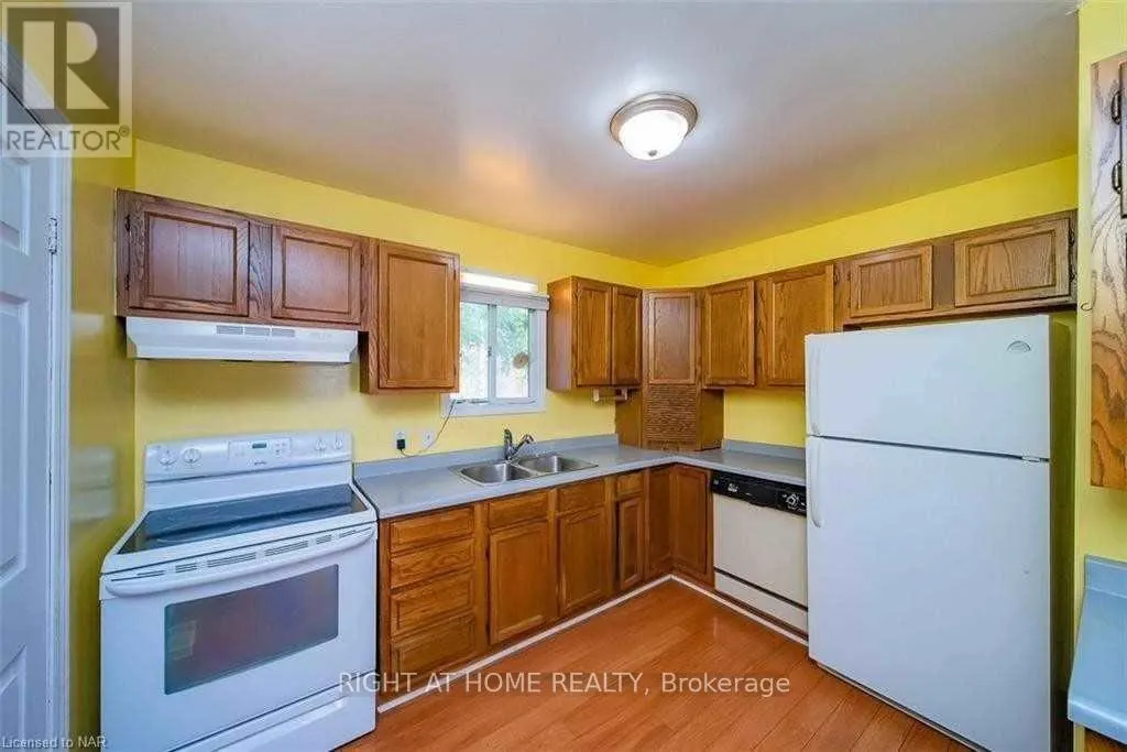 MAIN FL - 3 HERRICK AVENUE