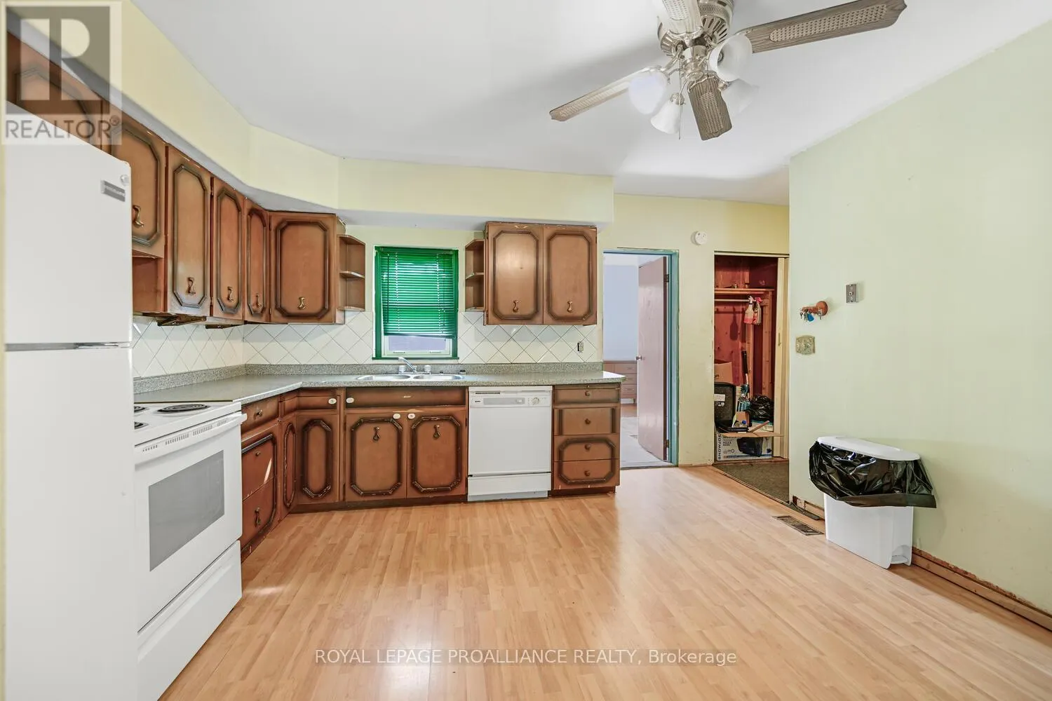 27 BROADWAY AVENUE
