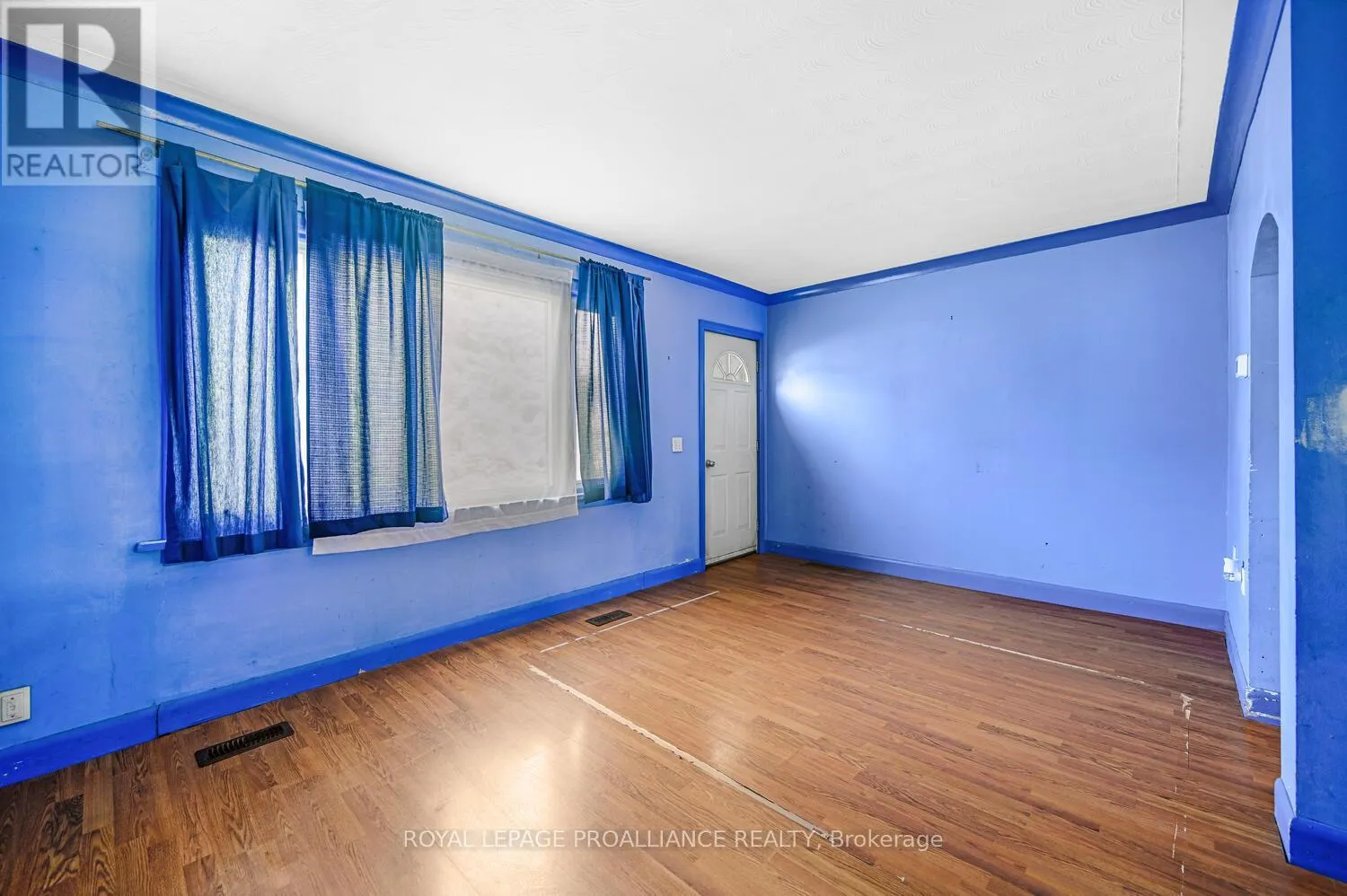 27 BROADWAY AVENUE