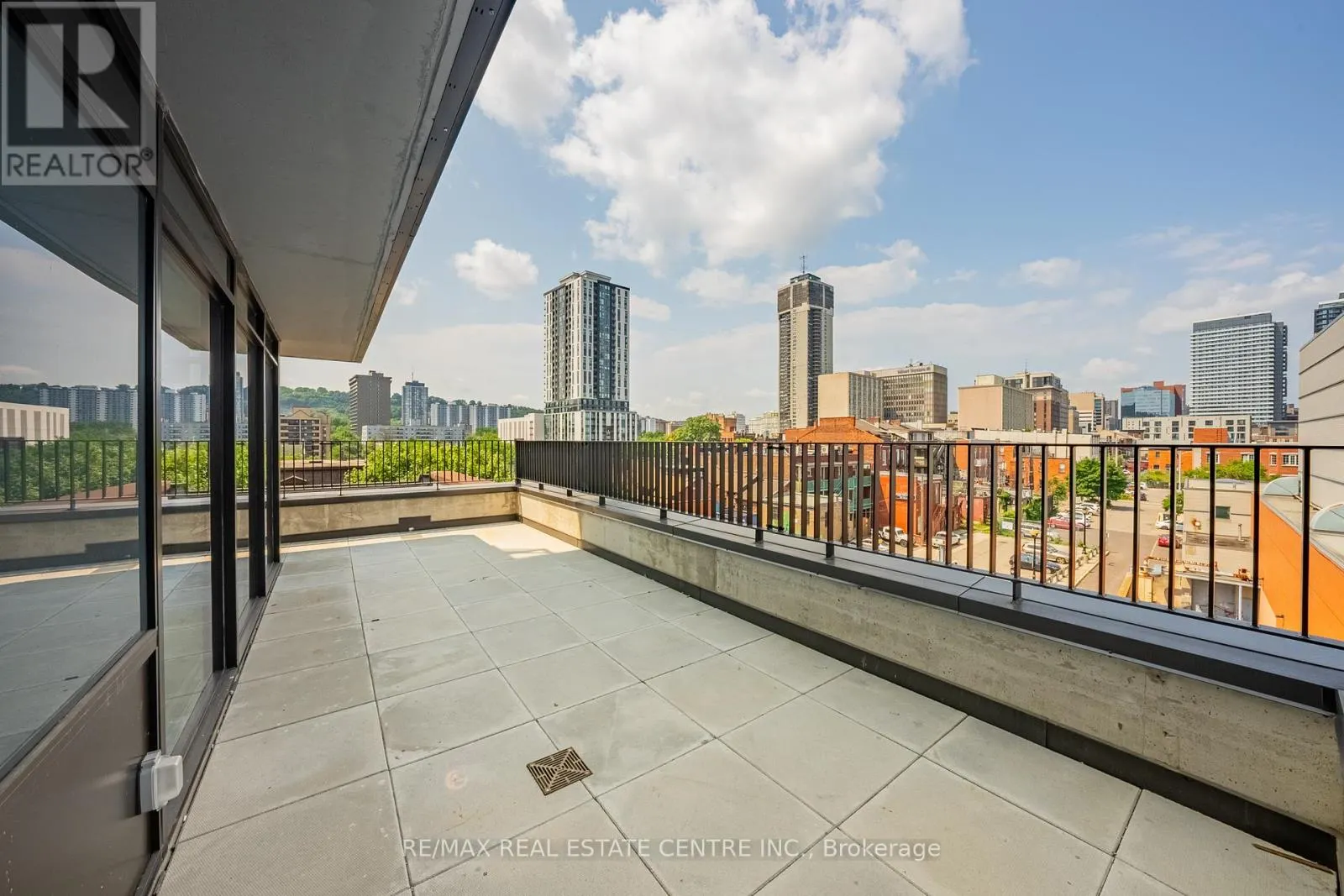 511 - 1 JARVIS STREET