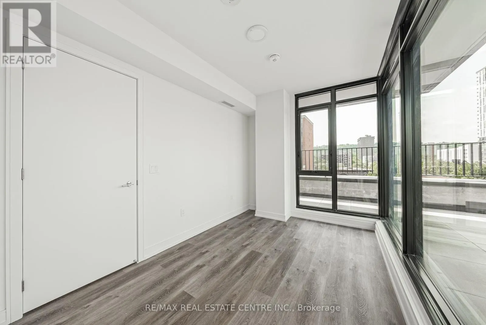 511 - 1 JARVIS STREET