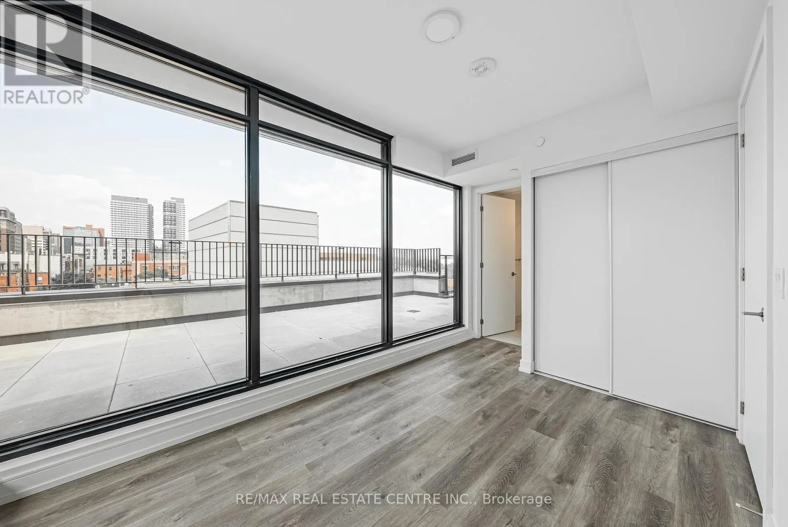 511 - 1 JARVIS STREET