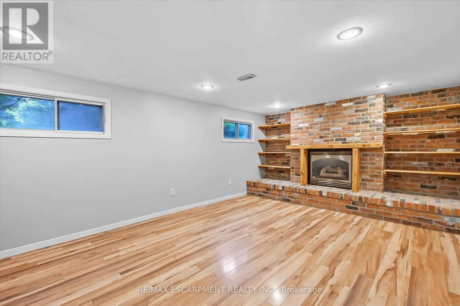 966 UPPER SHERMAN AVENUE