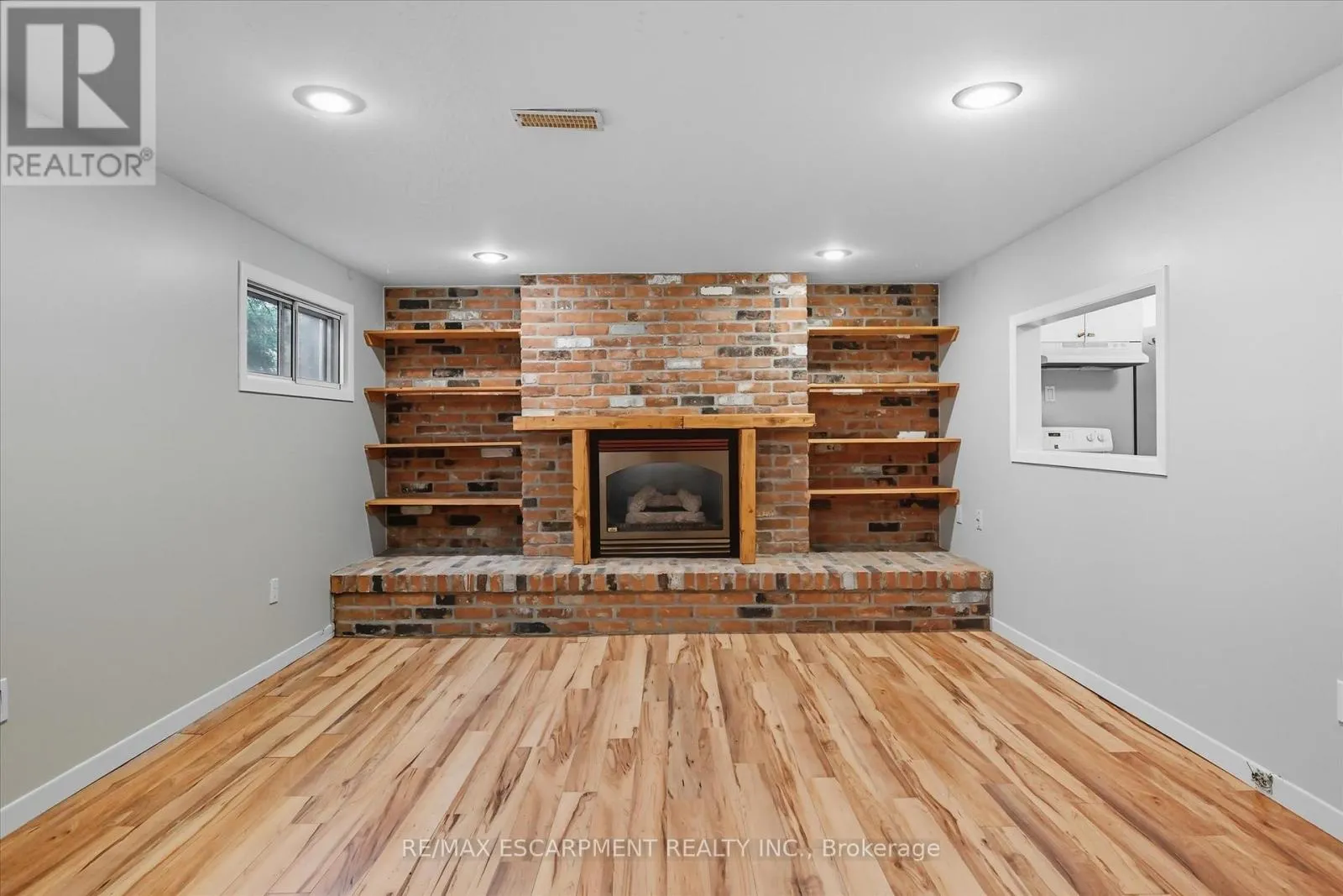 966 UPPER SHERMAN AVENUE