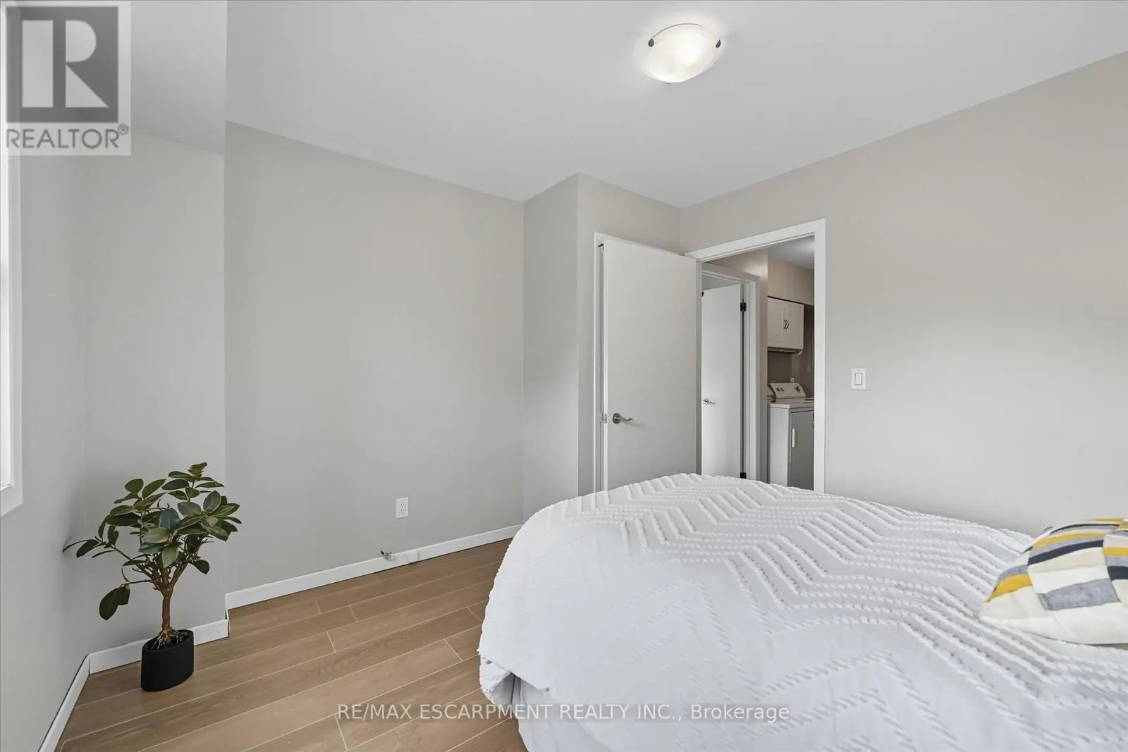 966 UPPER SHERMAN AVENUE