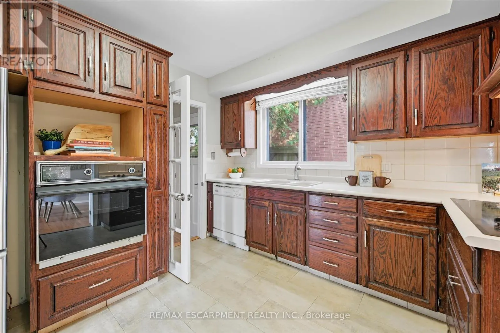 966 UPPER SHERMAN AVENUE