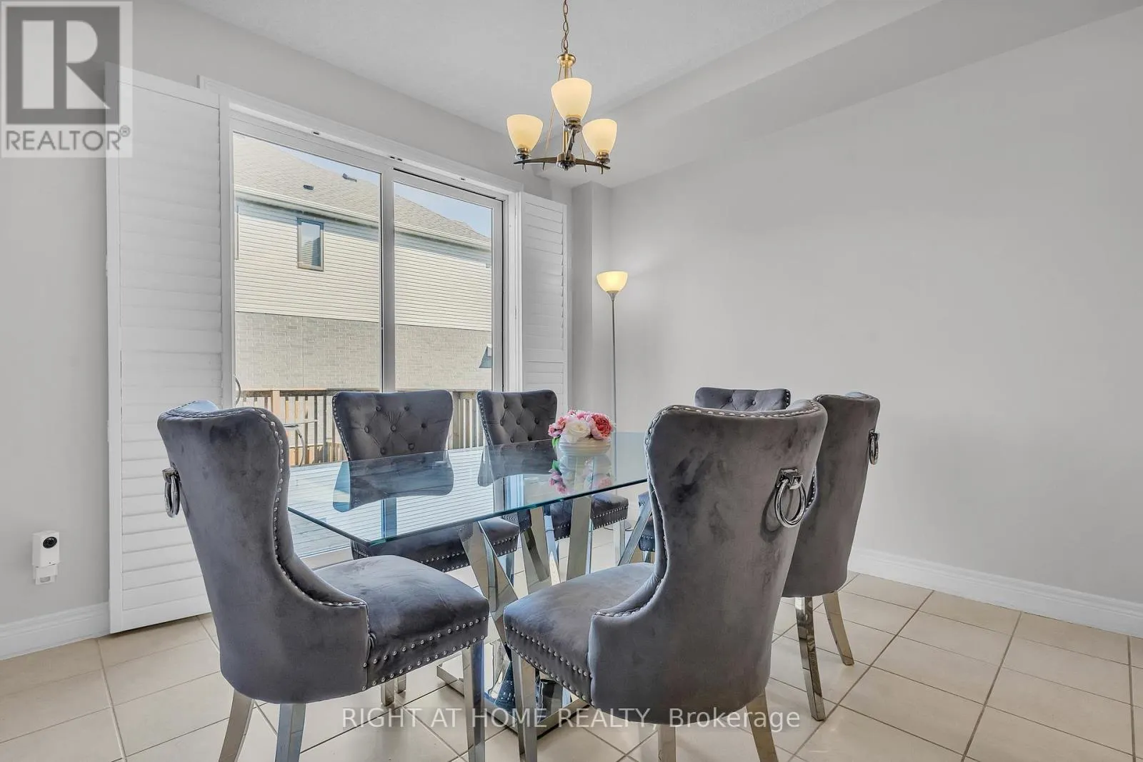 321 CARRIAGE WAY