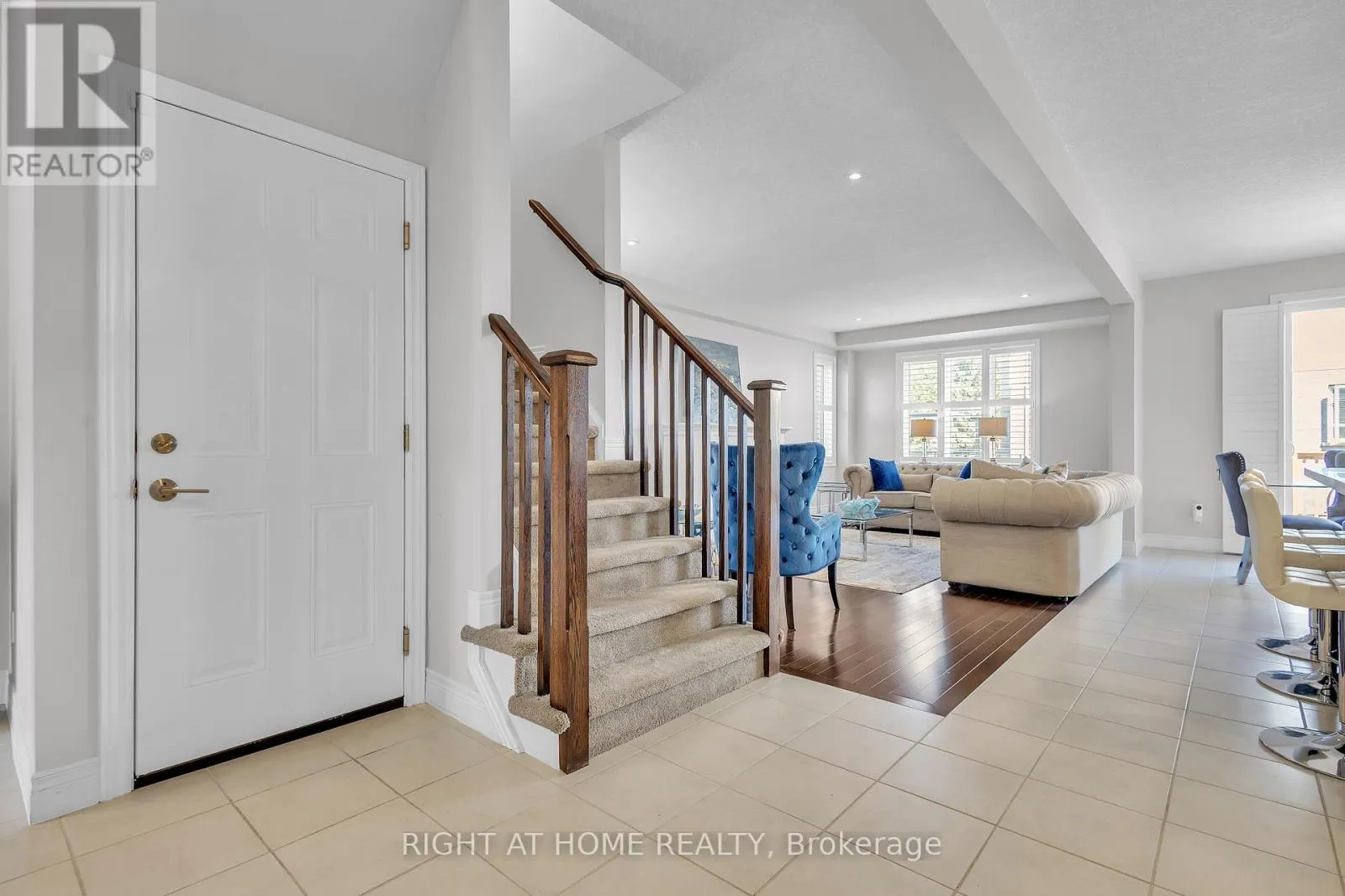 321 CARRIAGE WAY