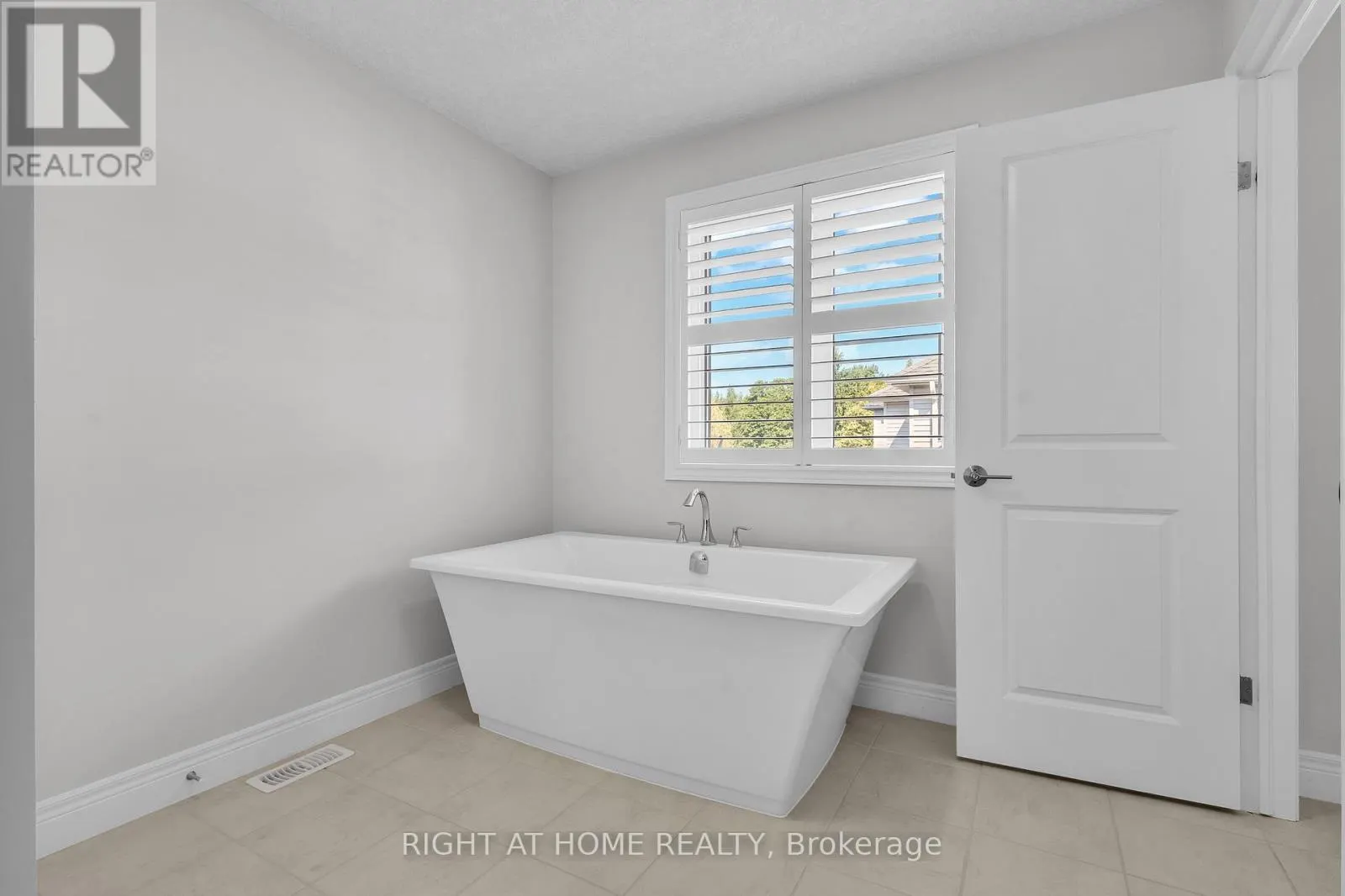 321 CARRIAGE WAY